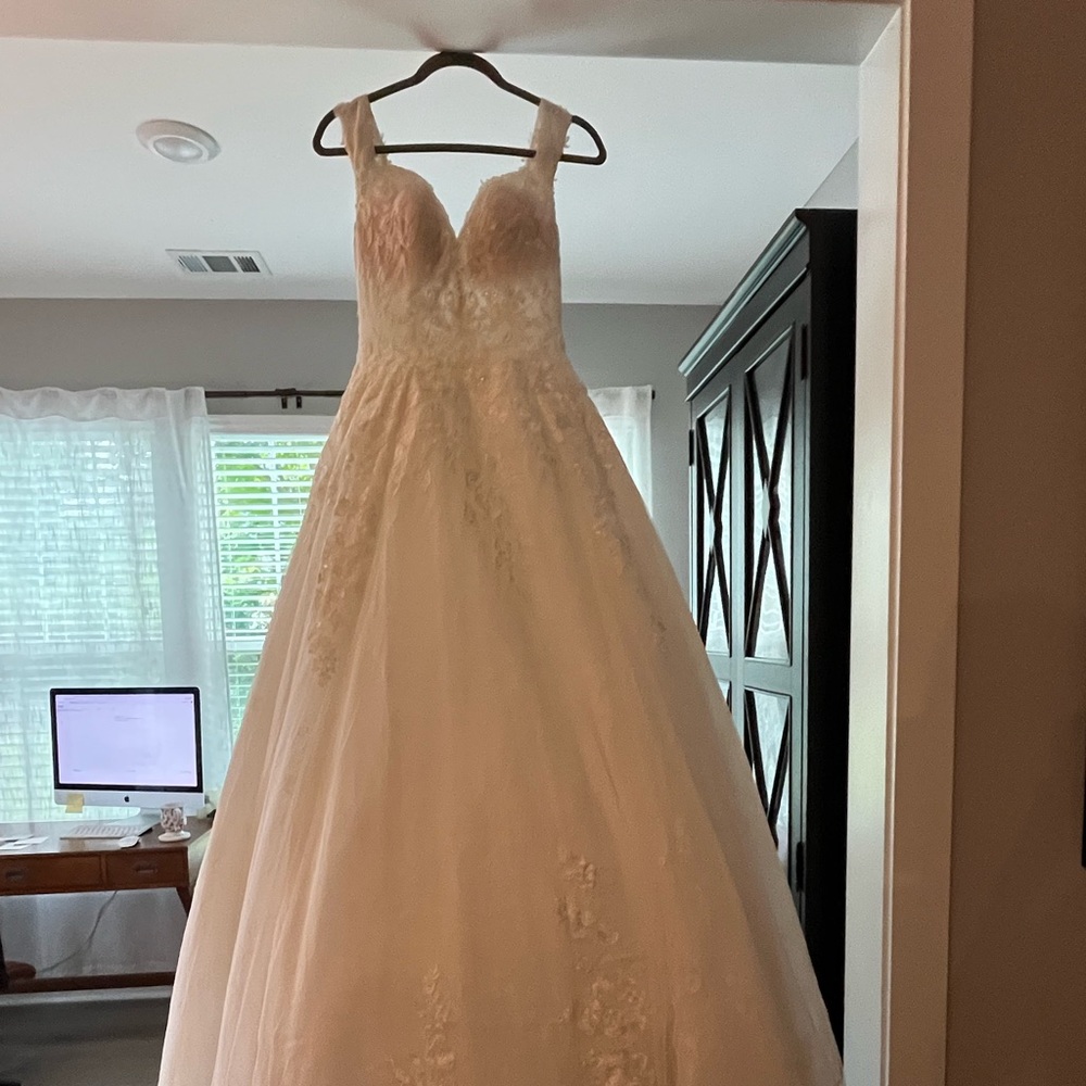 PRONOVIAS PRIVÈE | Romantic Wedding Dress